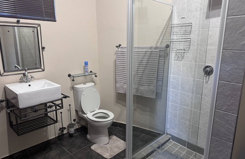 Rustenburg House | Stylish 1 Bedroom place