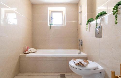 Kiryat HaLeom Apartment | Stylish 1 Bedrooms Parking At City Gate