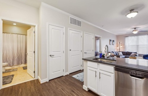 Woodbridge Apartment | Stylish 1 BR Apartment w Movie Theater