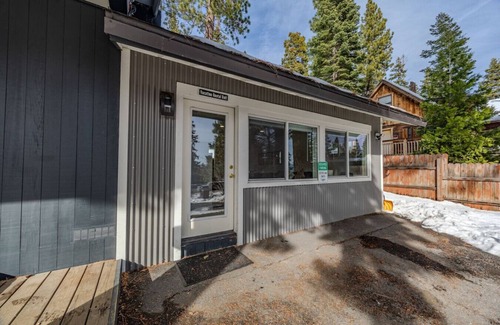 Tahoe City Apartment | Stylish 1 BR Unit Near Town
