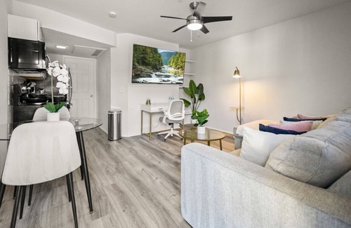 Peaceful Valley Apartment | Stylish 1B1B Oldtown Scottsdale