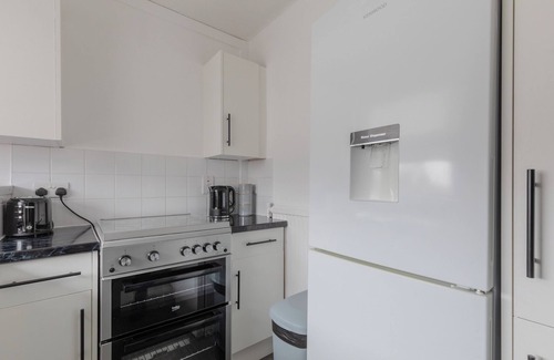 Livesey Apartment | Stylish 1BD Flat with Shard Views, Near Bermondsey