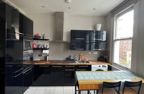 Kilburn Apartment | Stylish 1BD Flat with Private Terrace - Kilburn!