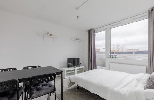 Livesey Apartment | Stylish 1BD Flat with Shard Views Near Bermondsey