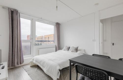 Livesey Apartment | Stylish 1BD Flat with Shard Views Near Bermondsey