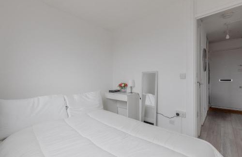 Livesey Apartment | Stylish 1BD Flat with Shard Views Near Bermondsey