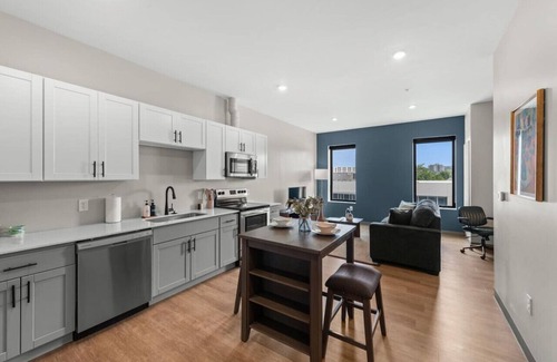 University Circle Apartment | Stylish 1BDR | Cleveland Clinic | Free Garage