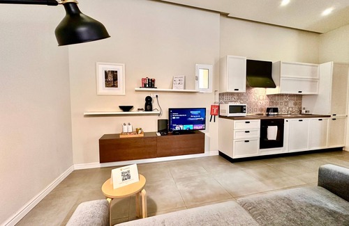 Gzira Apartment | Stylish 1Bed Apartment off the sea front