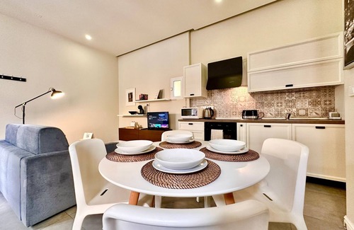 Gzira Apartment | Stylish 1Bed Apartment off the sea front