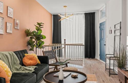 Old City Apartment | Stylish 1BR 1,5BA Old City Condo Near Liberty Bell