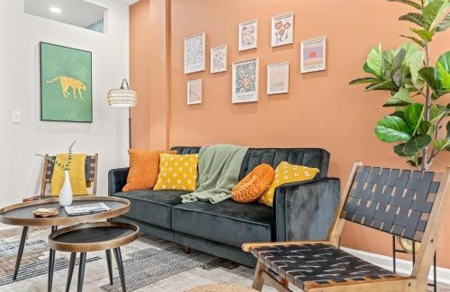 Old City Apartment | Stylish 1BR 1,5BA Old City Condo Near Liberty Bell
