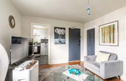Hamilton Apartment | Stylish 1BR Apartment - Heart of James South Hamilton