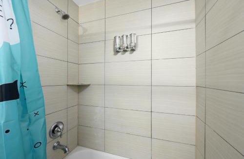 Braeswood Place Apartment | Stylish 1BR Apt - Steps from NRG and Texas Med Center