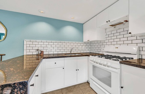Oakland Ave - Harrison St Apartment | Stylish 1BR by Lake Merritt Walk to DT & BART