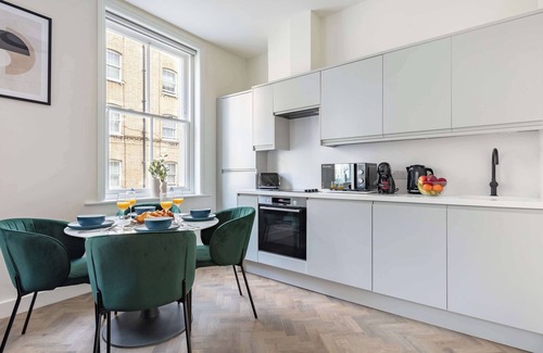 St Luke's Apartment | Stylish 1BR Close to Barbican Centre & St Paul's