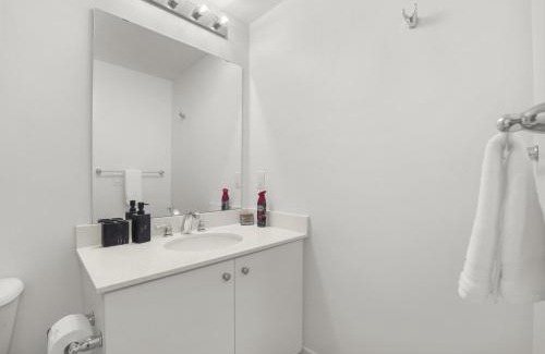 Rosemount House | Stylish 1BR Condo in Prime Location with Parking and Wi Fi