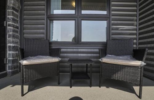 Rosemount House | Stylish 1BR Condo in Prime Location with Parking and Wi Fi