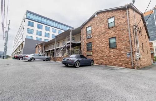 Edgehill Apartment | ★ Stylish 1BR Condo on Music Row Walkable, Cozy, and Convenient ★