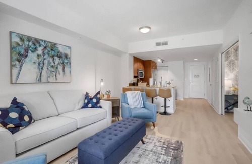 Boynton Beach Apartment | Stylish 1BR Condo Rooftop Pool Close to Beach