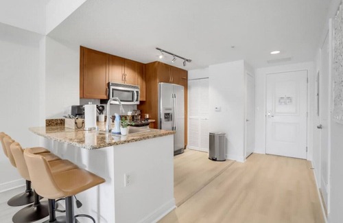 Boynton Beach Apartment | Stylish 1BR Condo Rooftop Pool Close to Beach