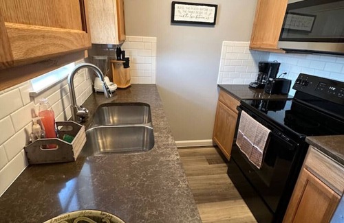 Northwest Los Angeles Heights Condo | Stylish 1BR Condo with Pool - Medical Center Area