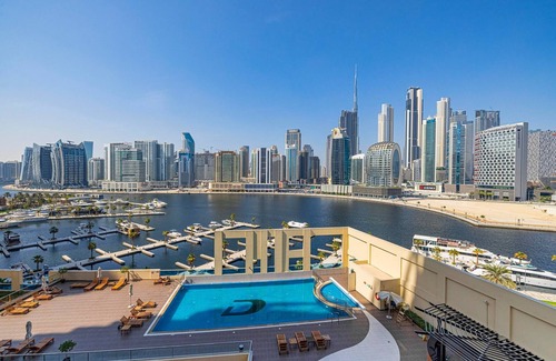 Business Bay Apartment | Stylish 1br - Extra Bed With Burj Khalifa View