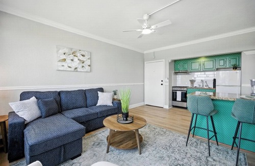 Downtown Jacksonville Apartment | Stylish 1BR High-Rise Stadium & Arena Nearby
