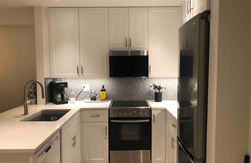 Whistler Creekside Condo | Stylish 1BR-King:Sleeps 6 Comfortably,Hot Tub, Pool & Near Everything-!