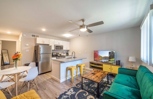 Brentwood Apartment | Stylish 1BR Near UT | Brentwood | Evonify 1035