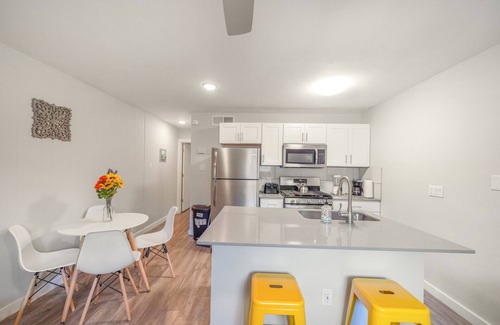 Brentwood Apartment | Stylish 1BR Near UT | Brentwood | Evonify 1035