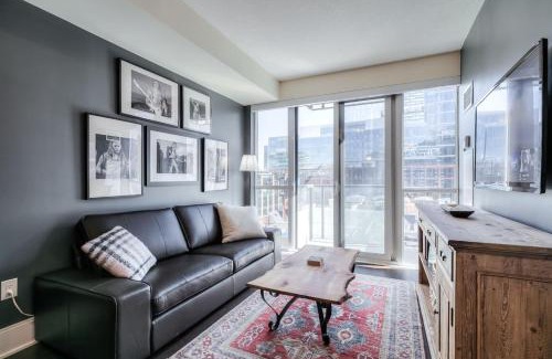 Wellington Place Apartment | Stylish 1BR plus Den with Balcony in Downtown