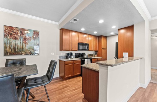 Reno/Tahoe Airport Apartment | Stylish 1BR | Pool, Gym, Fast Wi-Fi & Free Parking