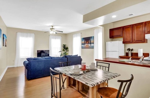 Graduate Hospital Apartment | Stylish 1BR: Prime Location