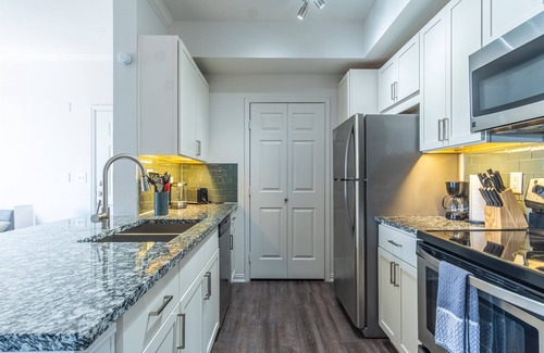 Valley Ranch Apartment | Stylish 1BR Suite | Gym, Pool Access & Parking