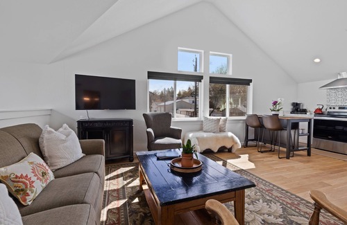 Coeur d'Alene Apartment | Stylish 1BR- Walk to Lake, Dining & Downtown CDA!