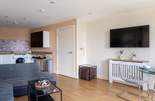 Castlefield Apartment | Stylish 2-Bed Apartment with Large Balcony