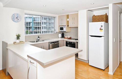 Moreton Bay Region Apartment | Stylish 2 B/R Kings Beach Apartment (6 guests) ZF4