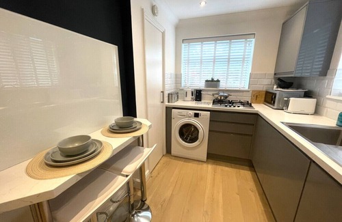 Cambridge Apartment | Stylish 2 bed Apartment - Walk to Addenbrookes