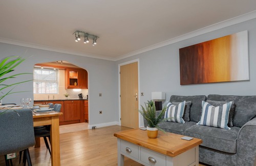 Newbury Apartment | Stylish 2 bed apartment at Smeaton Court, Newbury