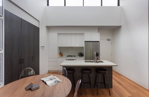 Coogee Apartment | Stylish 2-Bed Apartment with BBQ Patio Near Beach