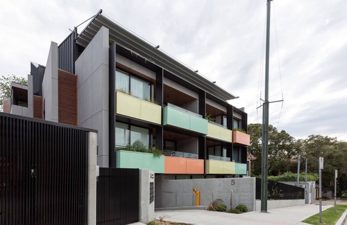 Coogee Apartment | Stylish 2-Bed Apartment with BBQ Patio Near Beach