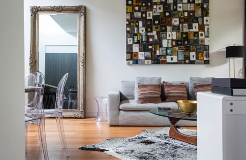 Coogee Apartment | Stylish 2-Bed Apartment with BBQ Patio Near Beach