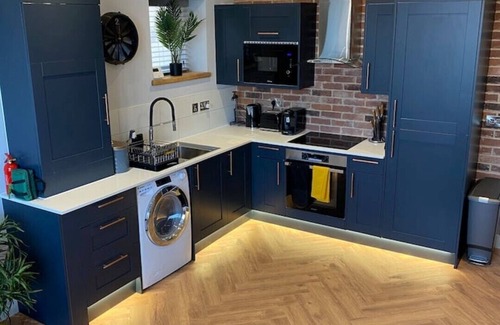 Sheringham Apartment | Stylish 2 Bed Apt, 2 Minute Walk From The Beach.