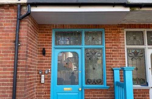 Sheringham Apartment | Stylish 2 Bed Apt, 2 Minute Walk From The Beach.