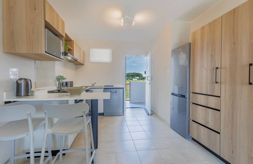 Umhlali Apartment | Stylish 2-Bed, Ballito l Balcony & Pool