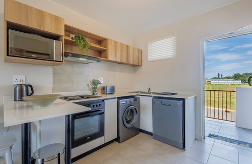 Umhlali Apartment | Stylish 2-Bed, Ballito l Balcony & Pool