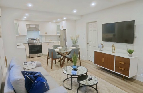 Upper Lonsdale House | Stylish 2 Bed Garden Suite w/yard and gazebo in Upper Lonsdale (great access)
