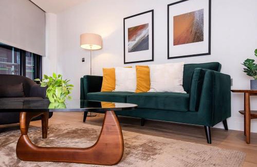 Nine Elms Apartment | Stylish 2 Bed Close to Battersea Power station