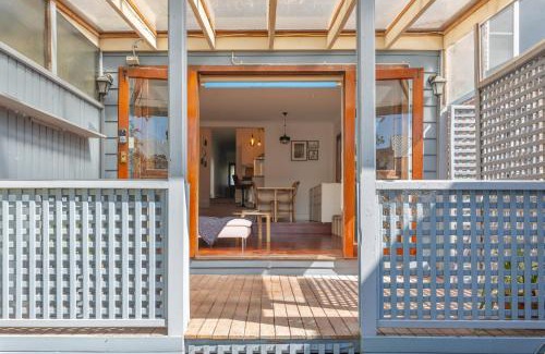 Erskineville House | Stylish 2-Bed Cottage in Trendy Erskineville