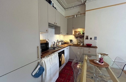 Stroud Green Apartment | Stylish 2-Bed Flat with Balcony & Garden, Haringey